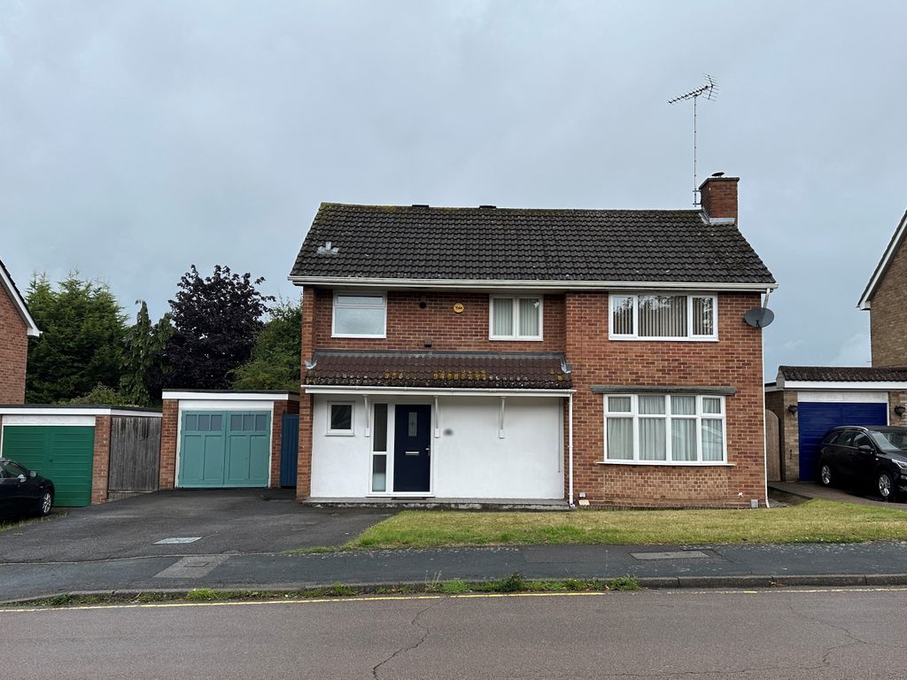 4 bed detached house to rent in Bayfield Avenue, Frimley, Camberley