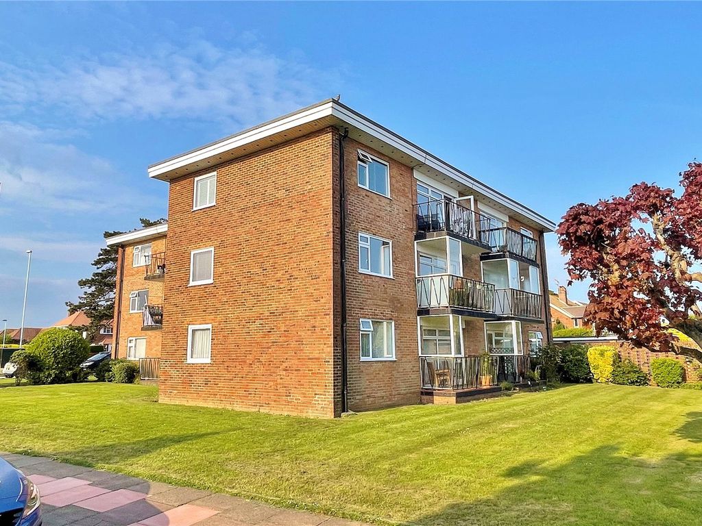 2 bed flat for sale in Goring Road, GoringBySea, Worthing, West