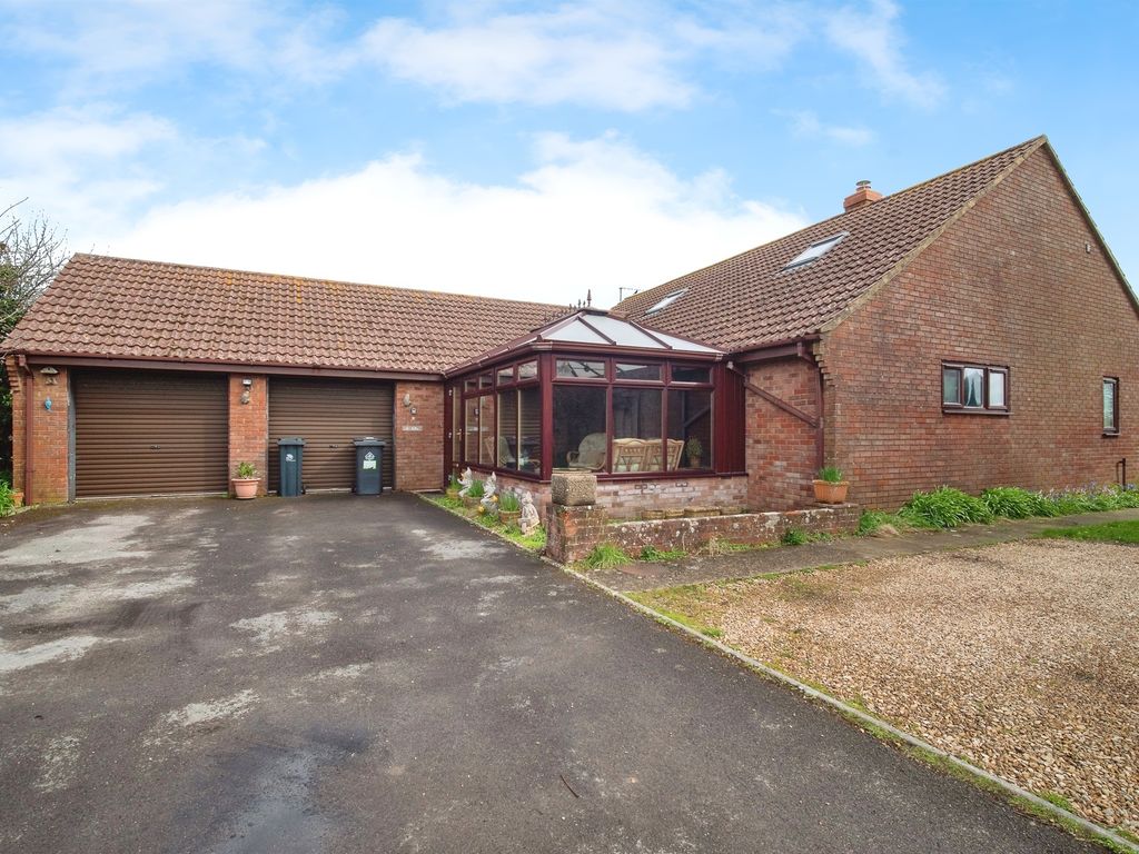 4 bed detached house for sale in Burton Road, Wool, Wareham BH20, £