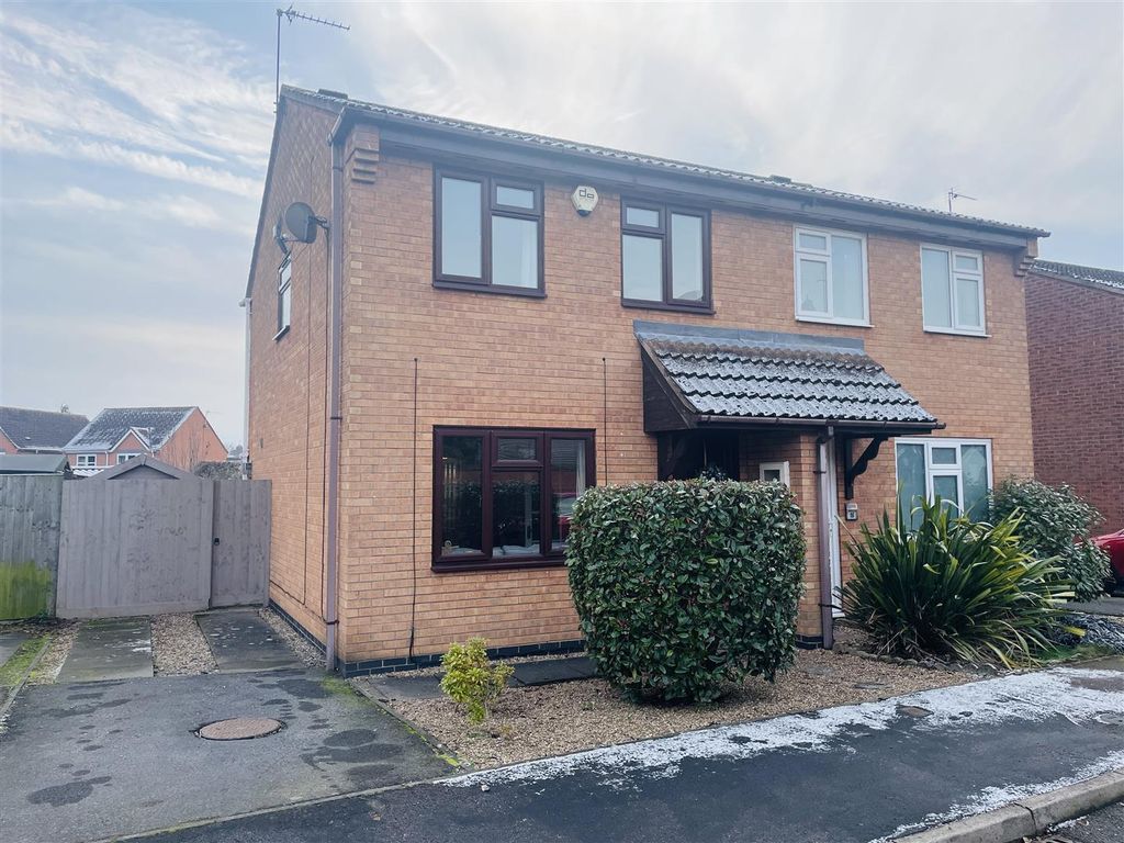 3 bed semidetached house for sale in Beatty Close, Hinckley LE10 Zoopla