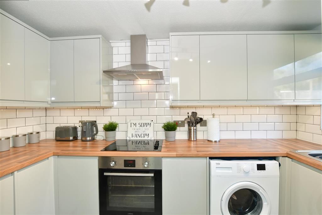3 bed flat for sale in Arthurs Hill, Shanklin, Isle Of Wight PO37 Zoopla