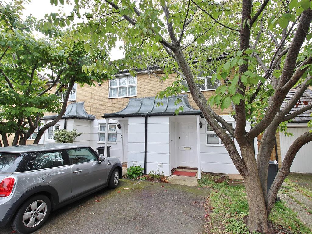 2 bed terraced house to rent in Hillary Drive, Isleworth TW7, £1,995