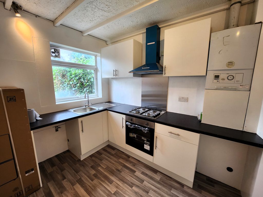 3 bed semidetached house to rent in Friern Lane, London N20