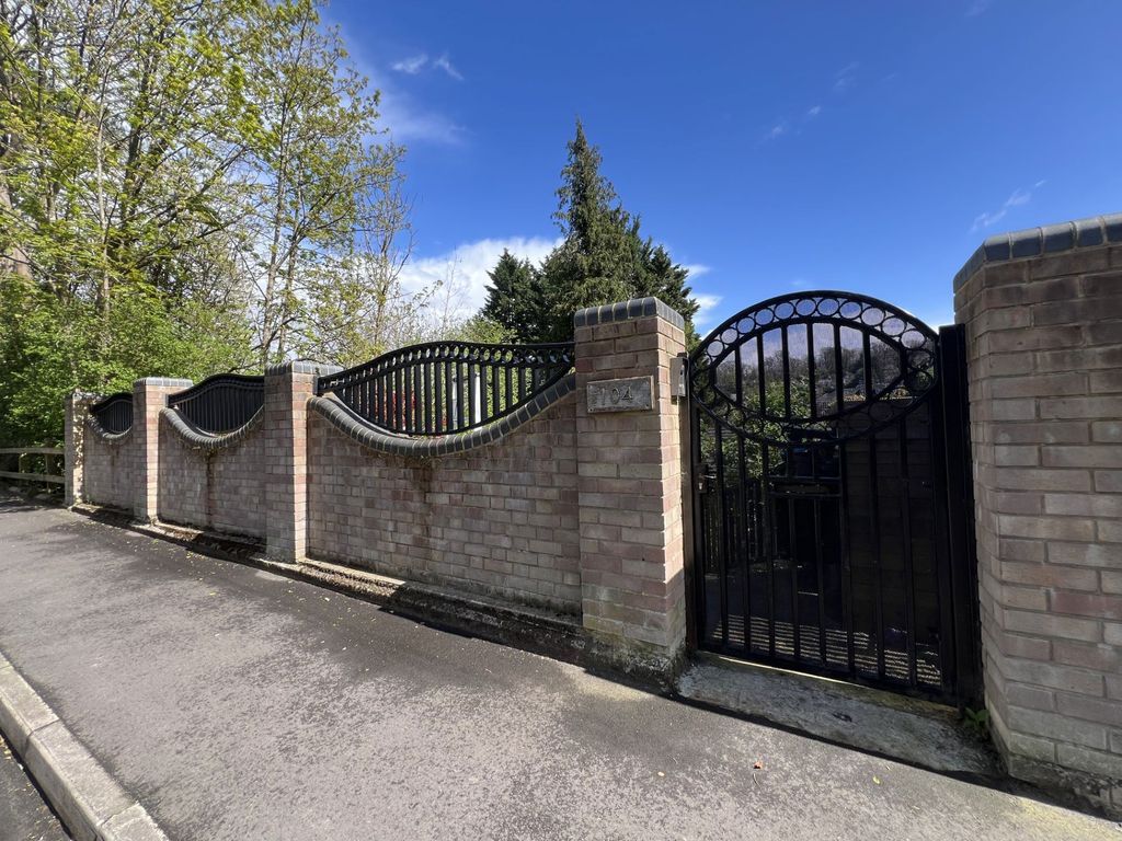 4 bed semidetached house for sale in Stafford Road, Caterham CR3, £