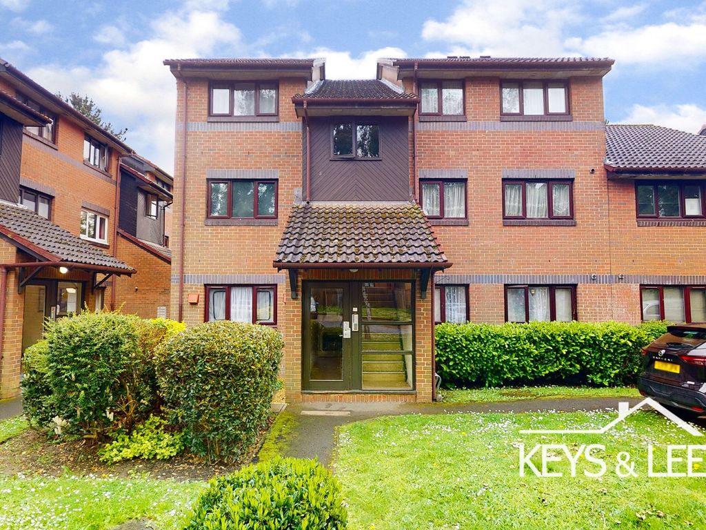 1 bed flat for sale in Capstan Close, Chadwell Heath, Romford RM6 Zoopla