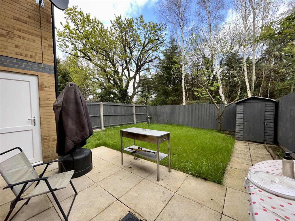 4 bed property to rent in The Ride, Cheshunt, Waltham Cross EN8 Zoopla