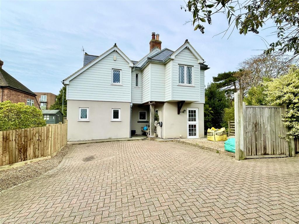5 bed detached house for sale in Little Common Road, BexhillOnSea