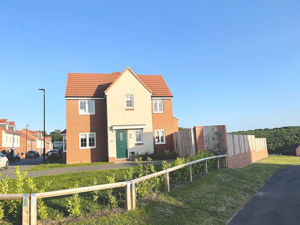 3 bed semidetached house for sale in Clover Street, Woodlands