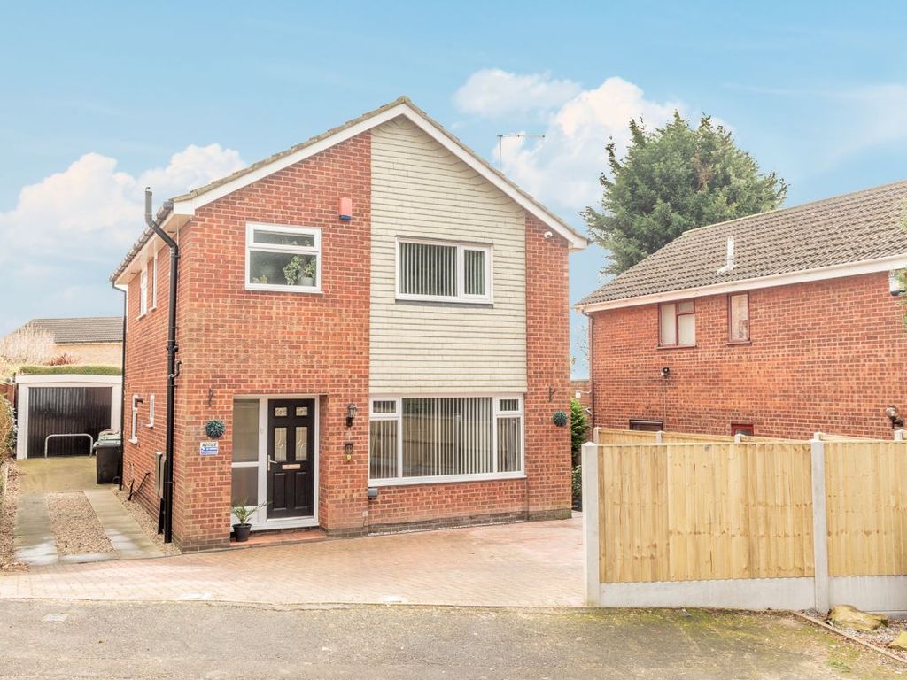 3 bed detached house for sale in Wood Drive, Rothwell, Leeds LS26 Zoopla