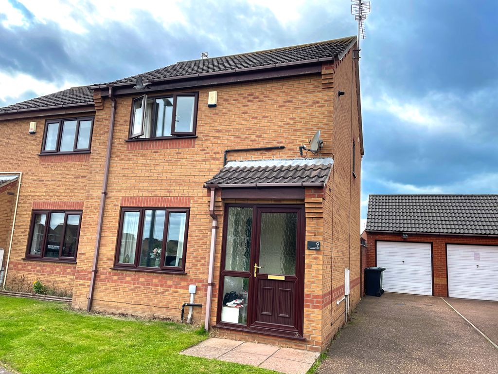 2 bed semidetached house for sale in Tarragon Close, Bradwell, Great
