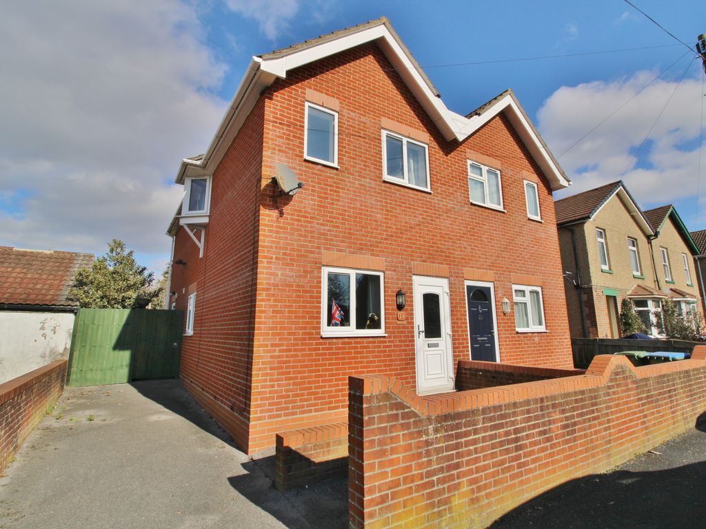 3 bed semidetached house for sale in Alders Road, Fareham PO16 Zoopla