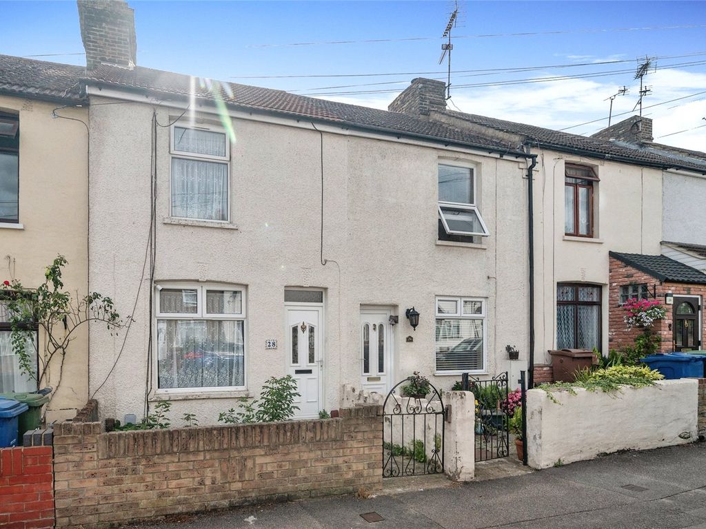 3 bed terraced house for sale in Elm Road, Grays RM17, £300,000 Zoopla
