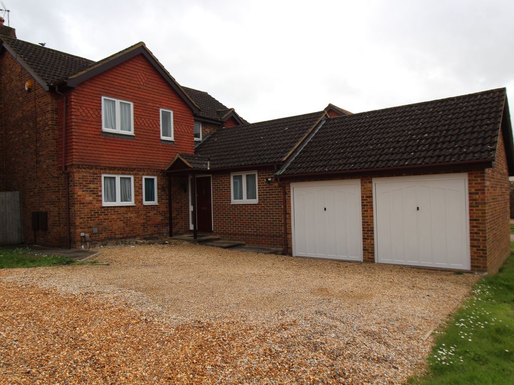 4 bed detached house to rent in Dorset Vale, Binfield RG42, £2,000 pcm