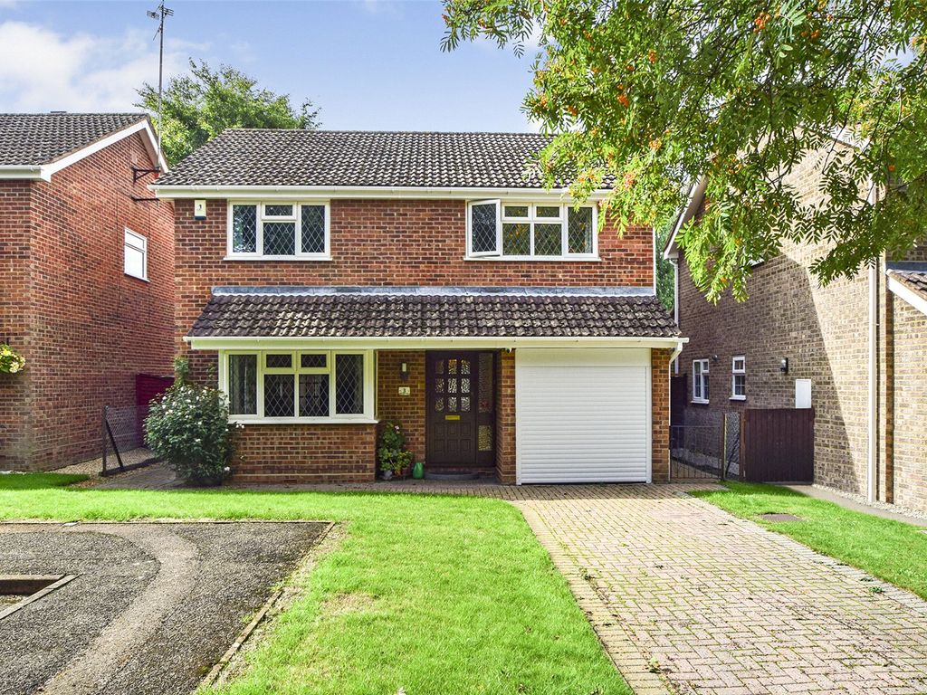 4 bed detached house for sale in Chippendale Close, Blackwater