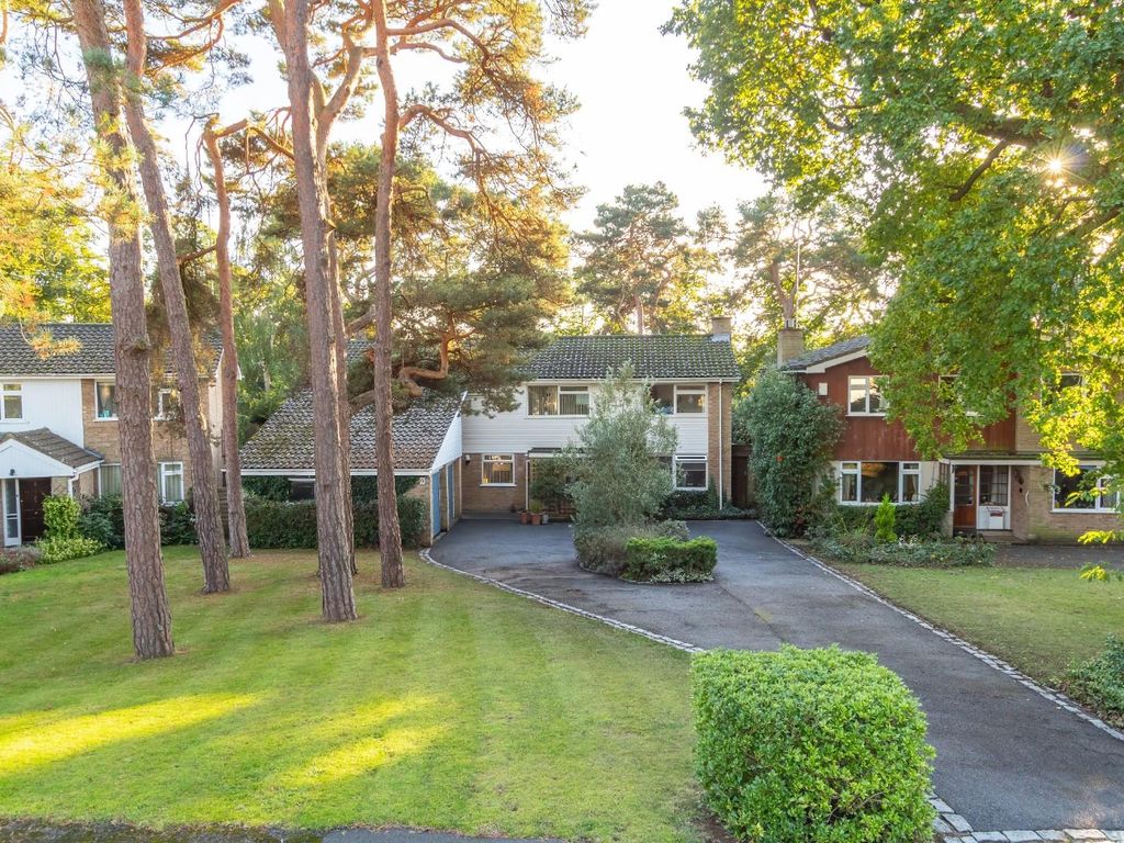 4 bed detached house for sale in Dukes Ride, Heath And Reach, Leighton