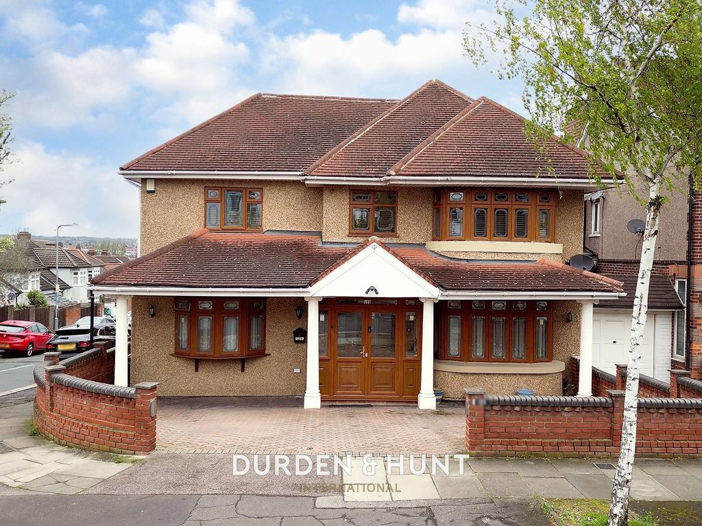 7 bed detached house for sale in Herent Drive, Clayhall IG5, £1,250,000