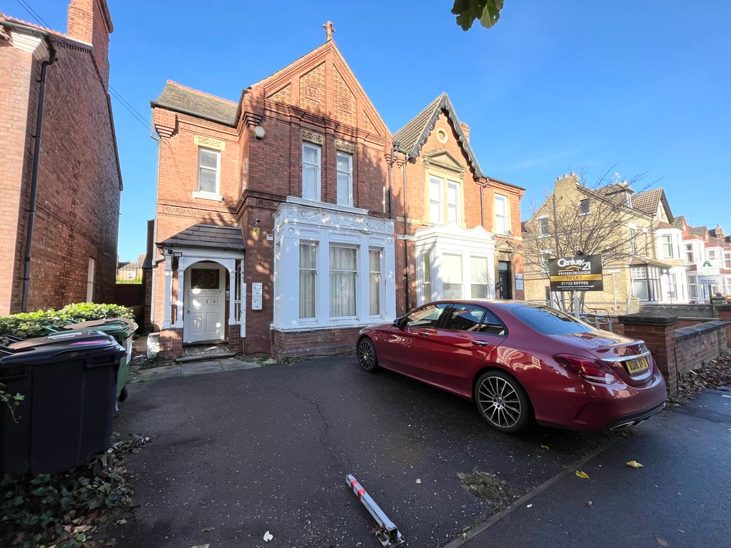 1 bed flat to rent in Park Road, Flat 5, Peterborough PE1, £695 pcm