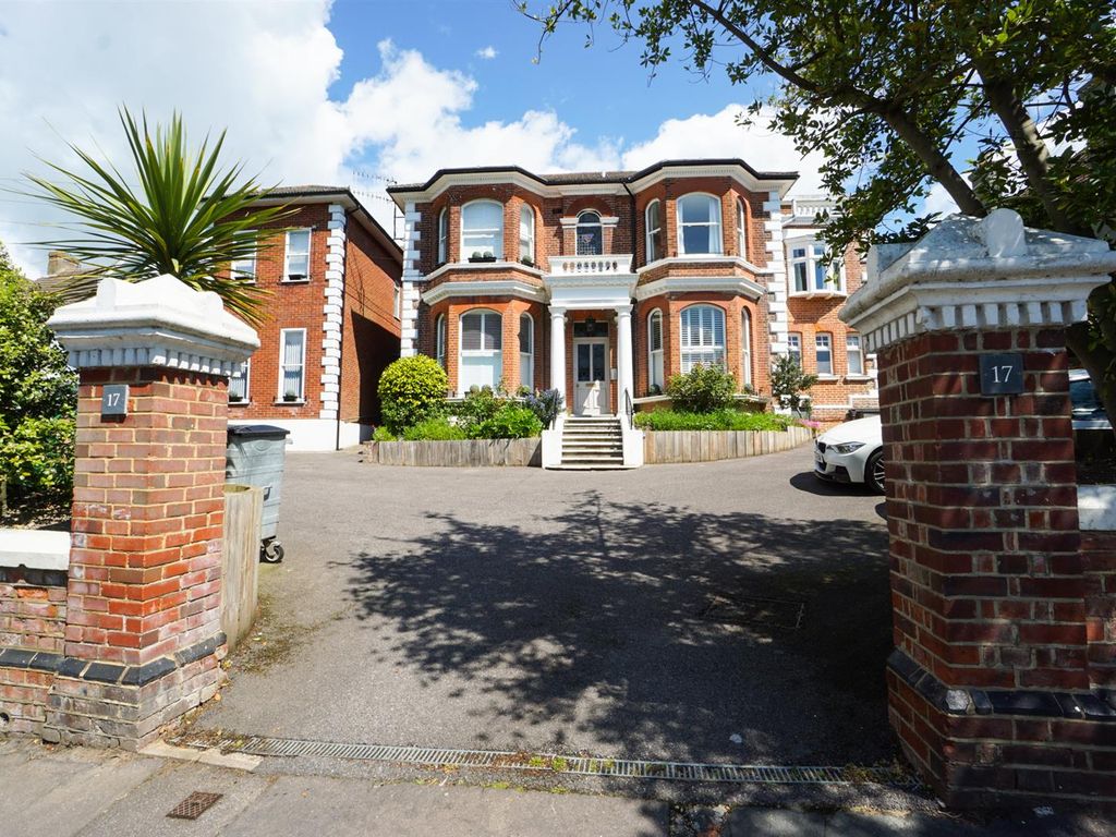 2 bed flat for sale in Laton Road, Hastings TN34 Zoopla