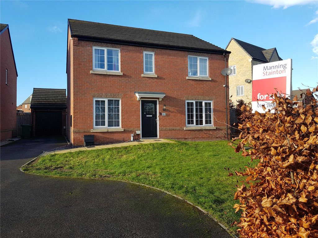 4 bed detached house for sale in Oak Drive, Whinmoor, Leeds, West