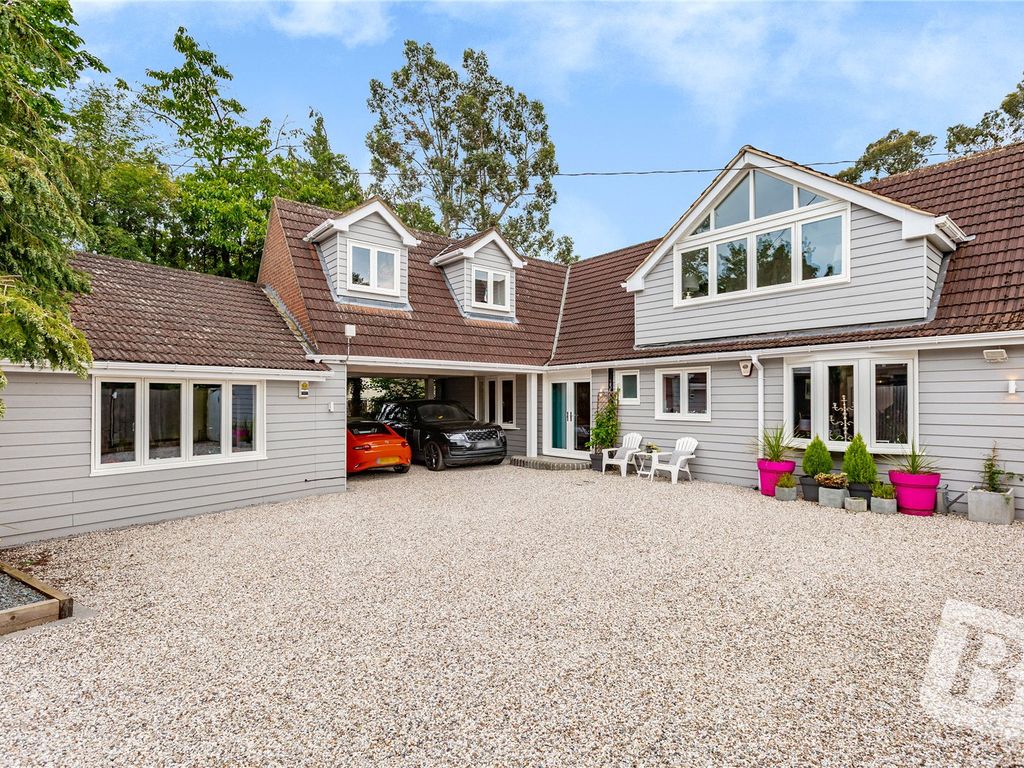 4 bed detached house for sale in Brook Lane, Doddinghurst, Brentwood