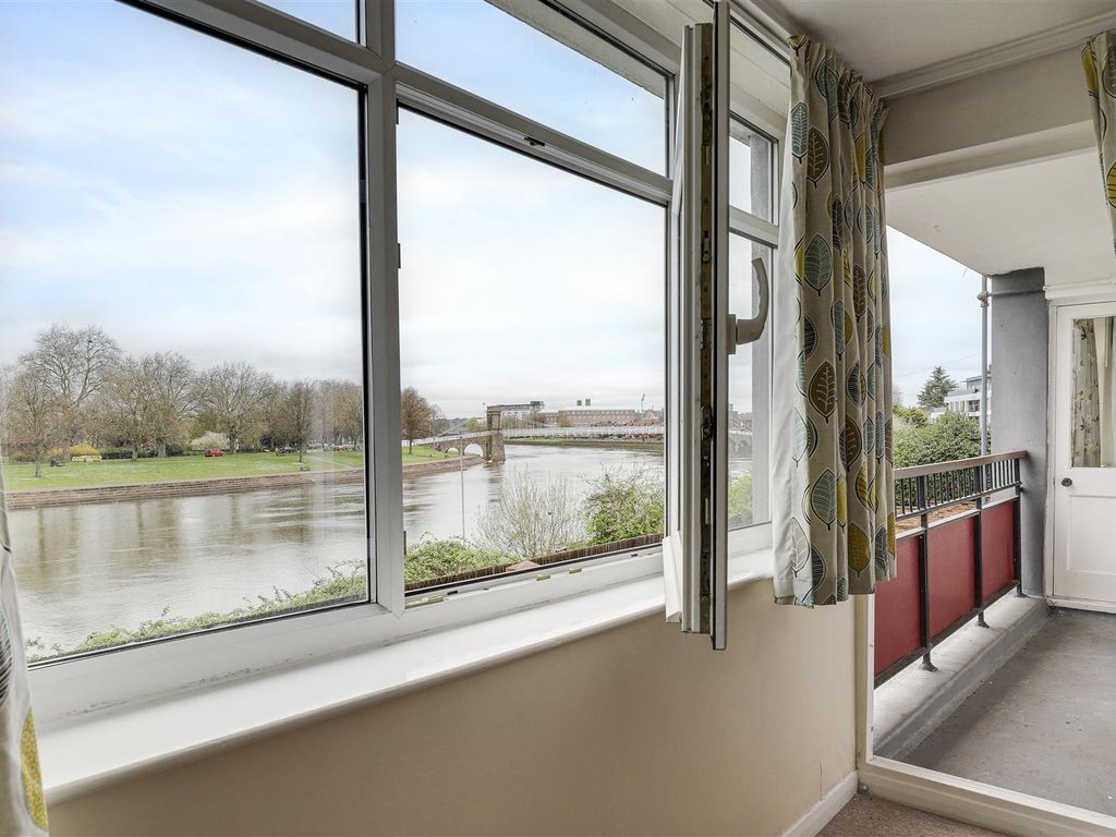 2 bed flat for sale in Wilford Lane, West Bridgford, Nottinghamshire