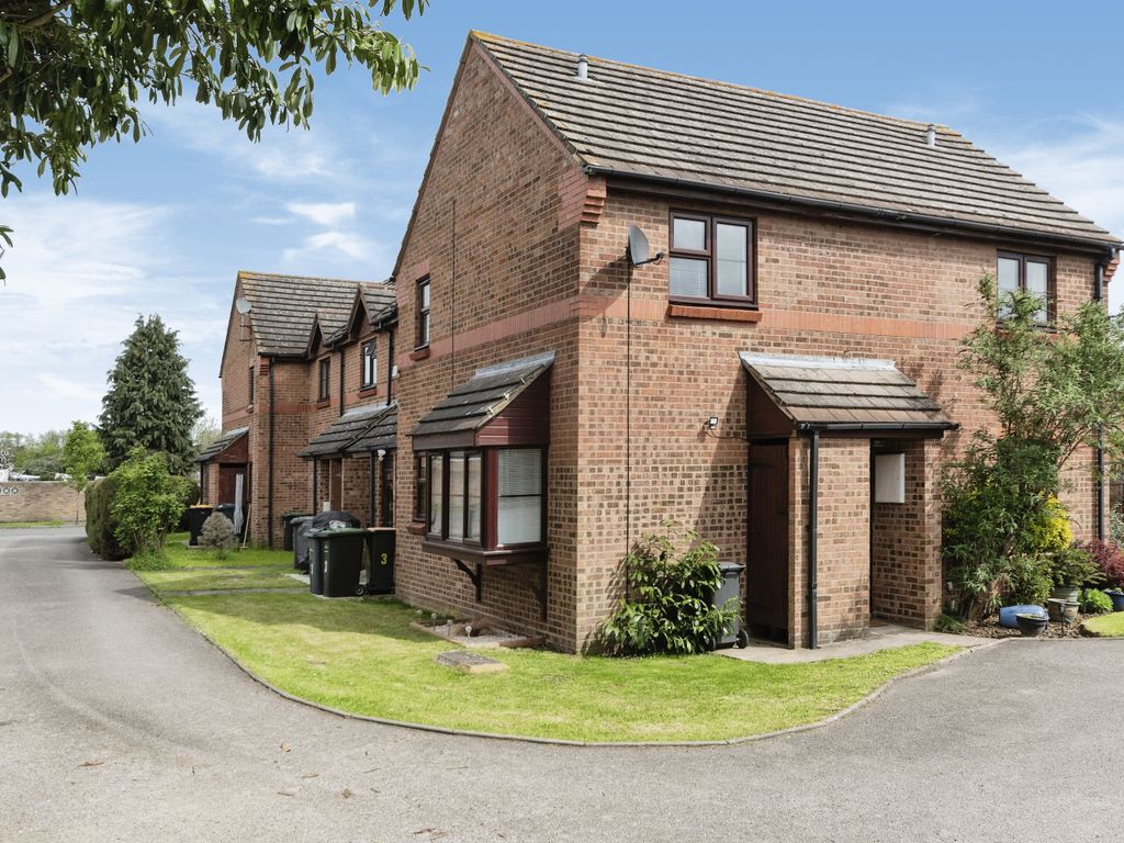 1 bed terraced house for sale in Crediton Close, Bedford, Bedfordshire