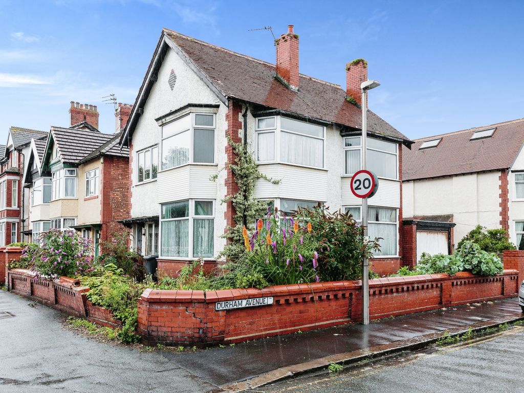 4 bed flat for sale in St. Davids Road North, Lytham St. Annes FY8, £