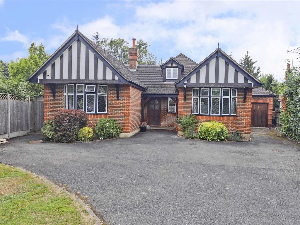 4 bed detached bungalow for sale in Meadow Close, Ruislip HA4 Zoopla