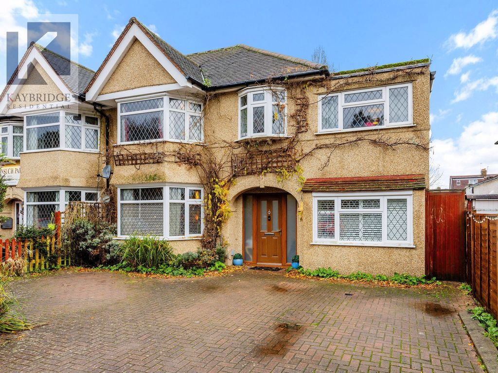 6 bed semidetached house for sale in London Road, Ewell KT17, £860,000