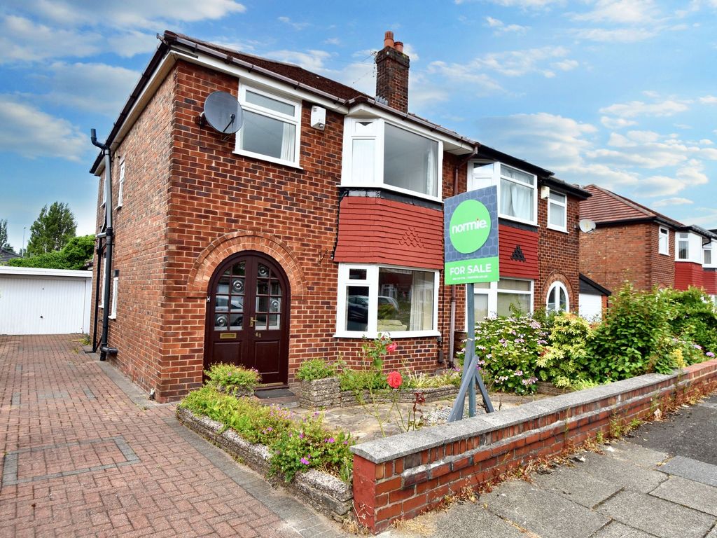 3 bed semidetached house for sale in Alexander Drive, Bury BL9, £