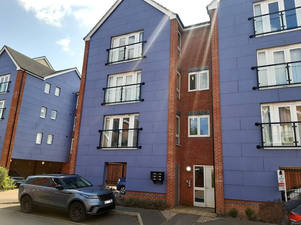 2 bed flat for sale in Chadwick Road, Slough SL3, £260,000 Zoopla