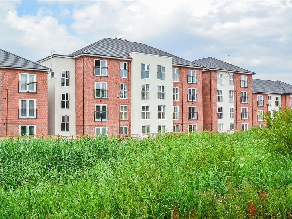 2 bed flat to rent in 18 Somerford House, 43 Hill View Road, Malvern