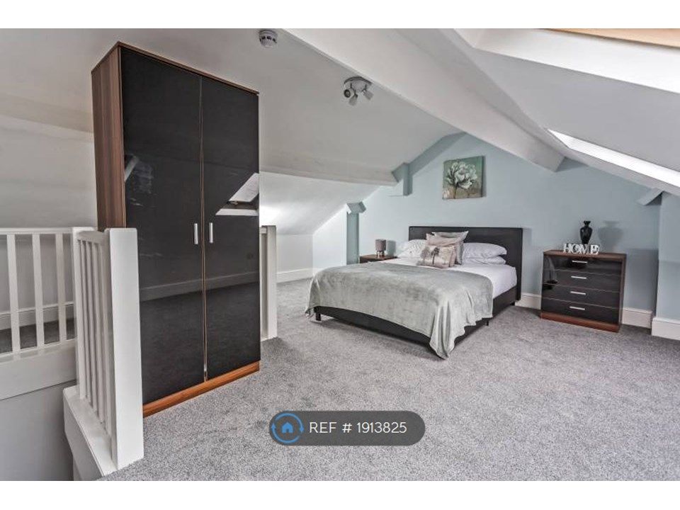 Room to rent in Clifton Lane, Rotherham S65, £498 pcm Zoopla