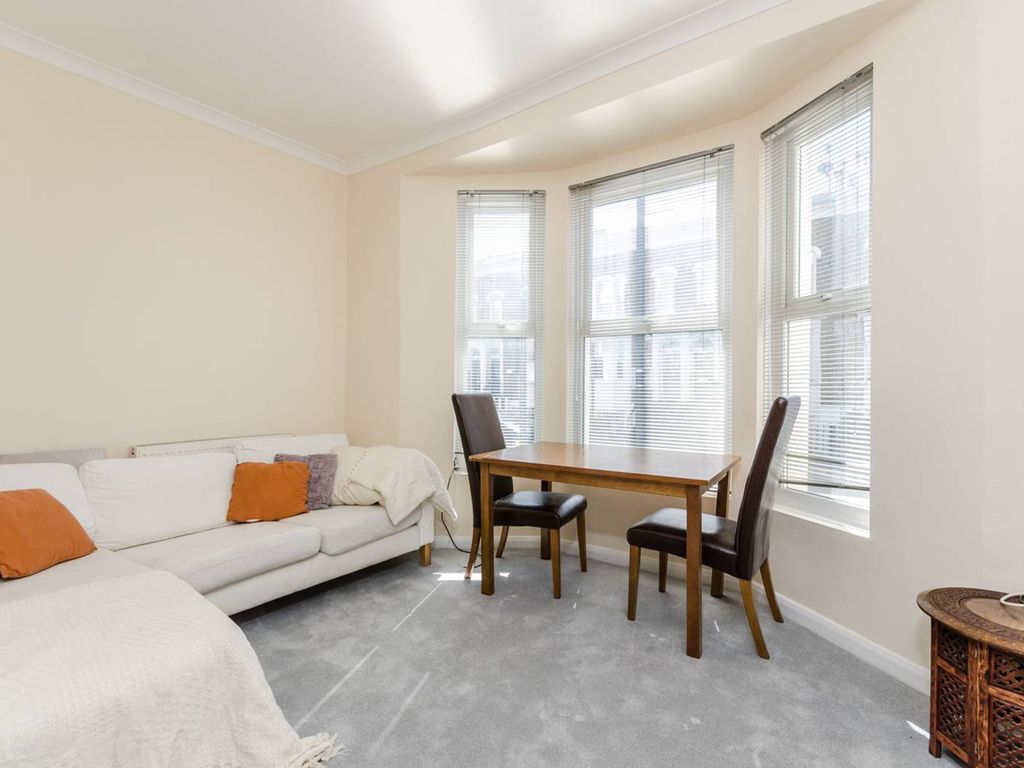 1 bed flat to rent in New Kings Road, Fulham, London SW6, £2,167 pcm