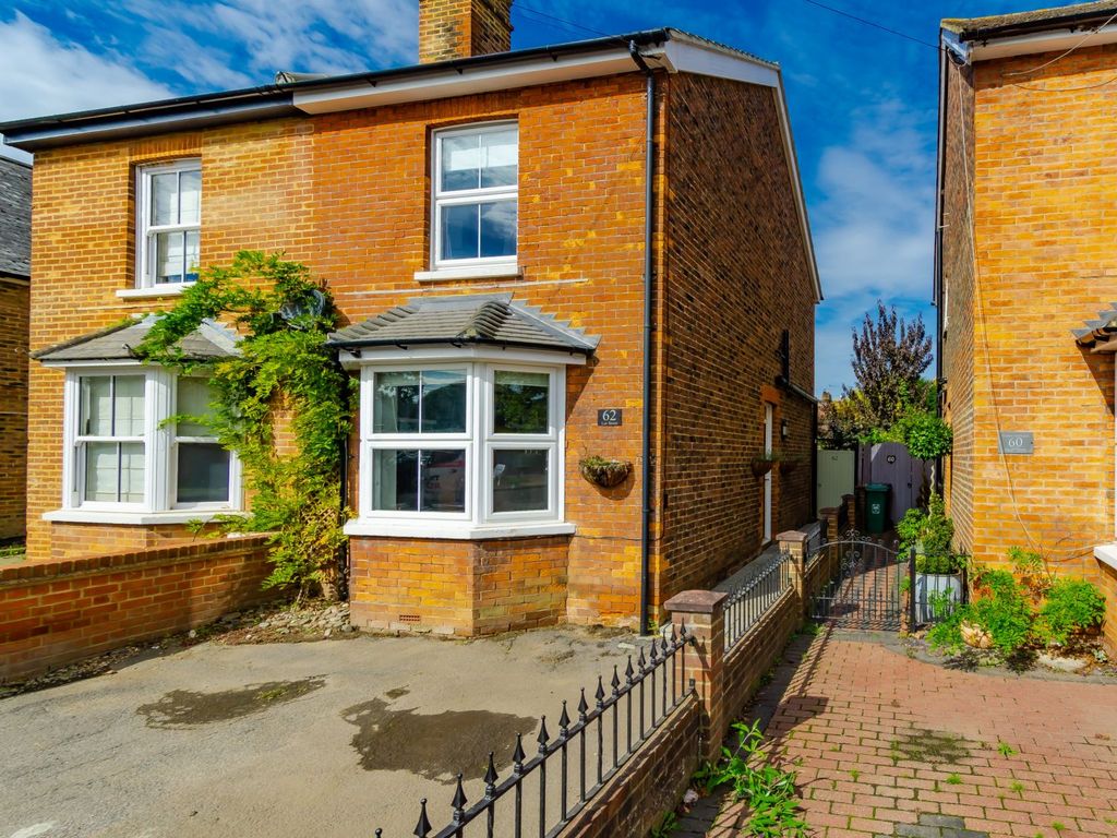3 bed semidetached house for sale in Lee Street, Horley RH6 Zoopla