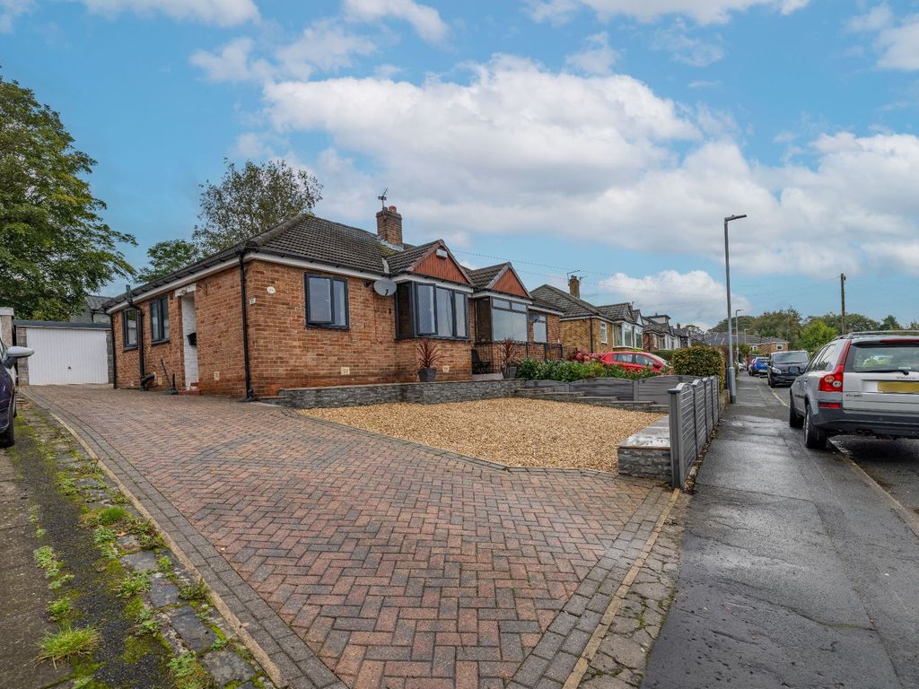 2 bed bungalow for sale in Cornwall Crescent, Brighouse HD6, £210,000