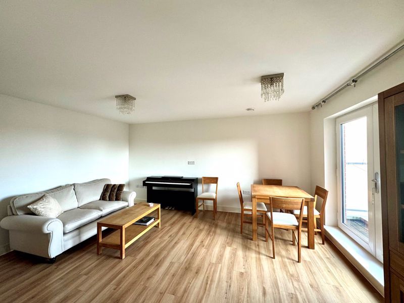 2 bed flat to rent in Tapster Street, High EN5, £1,795