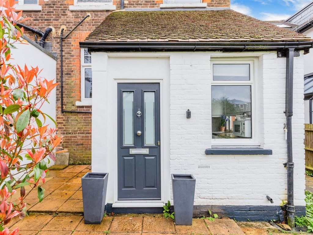 1 bed flat for sale in Yorke Road, Reigate RH2, £245,000 Zoopla