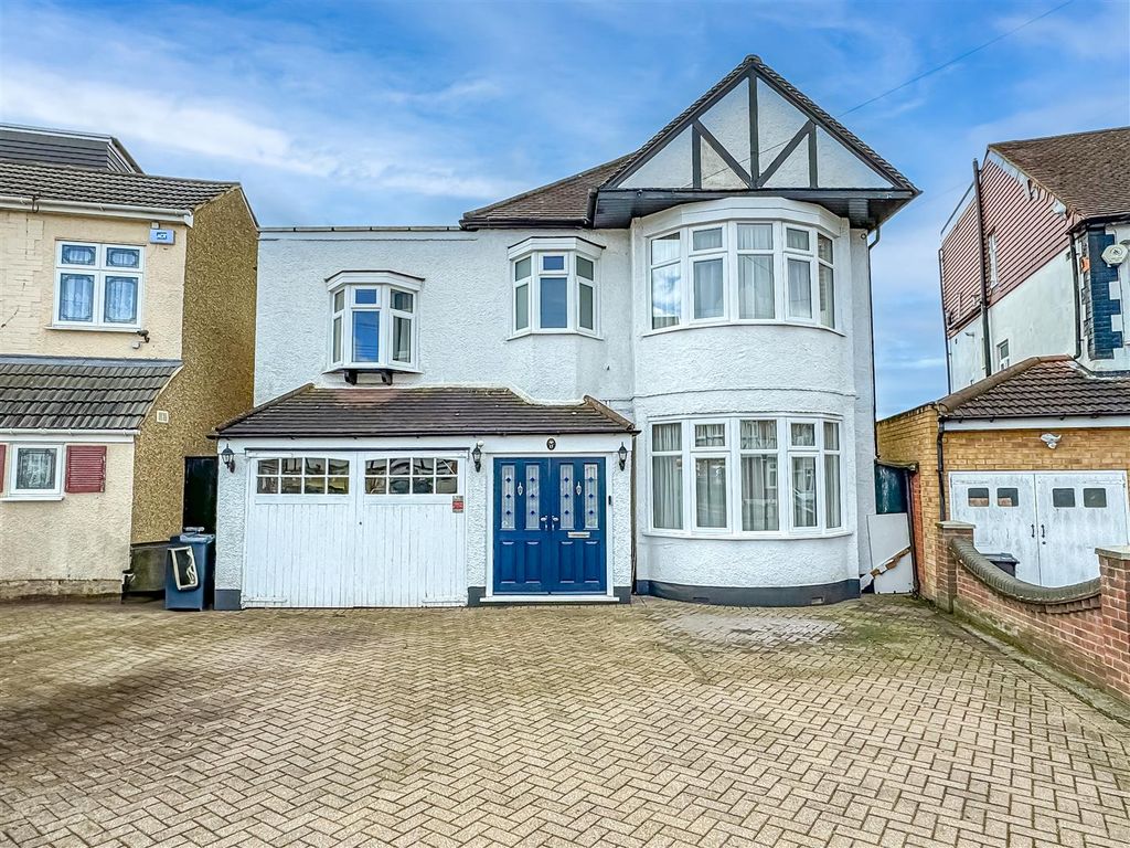 4 bed detached house for sale in Chalgrove Crescent, Clayhall, Ilford