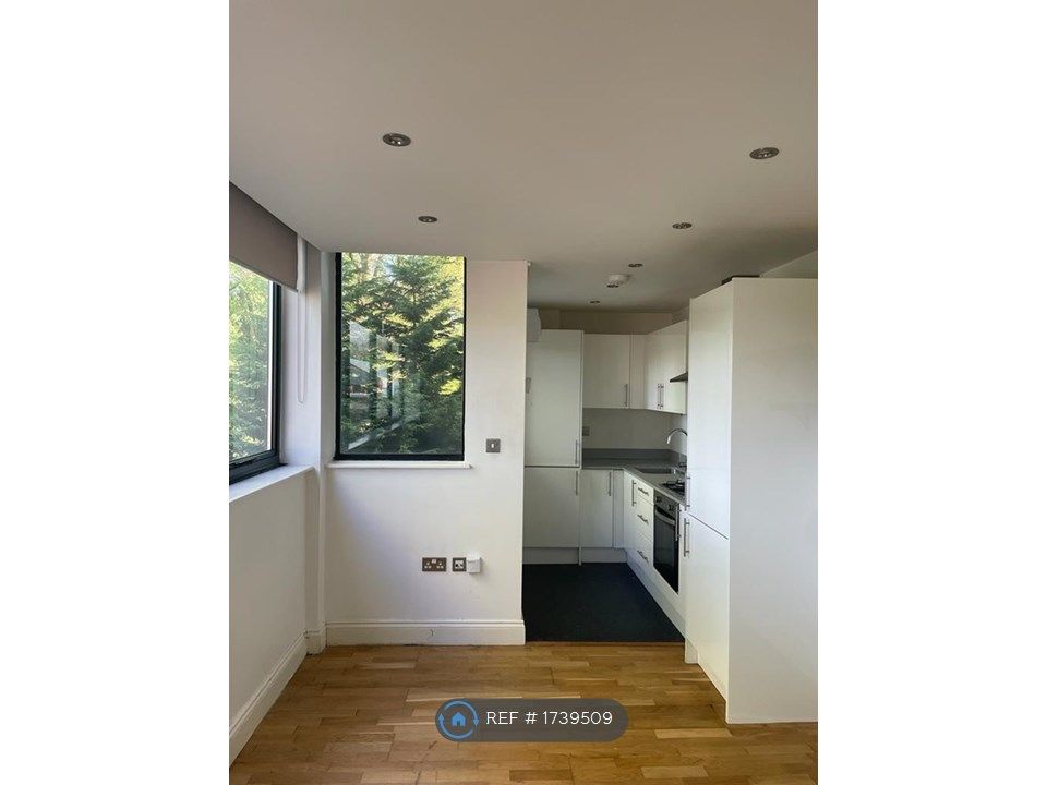 1 bed flat to rent in Circle House, Urmston, Manchester M41 Zoopla