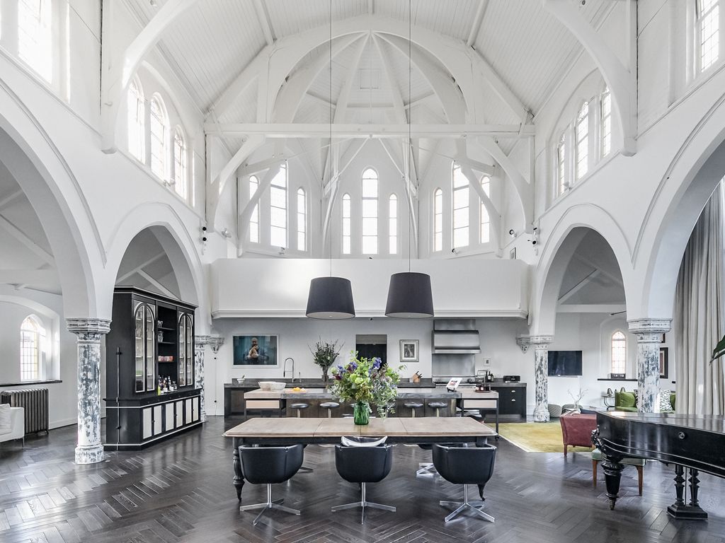 Kenmont Gardens, London NW10  