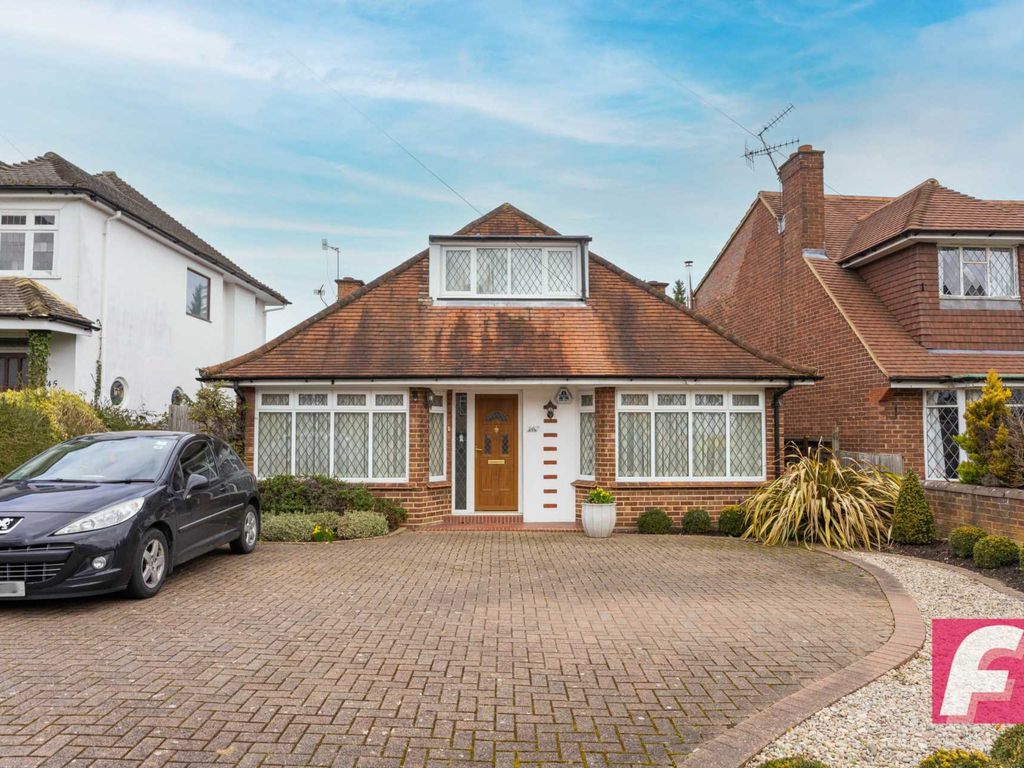 3 bed detached bungalow for sale in Oaklands Avenue, Oxhey Hall WD19