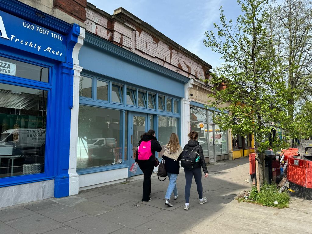 Restaurant to let in Holloway Road, London N7, £33,000 pa - Zoopla