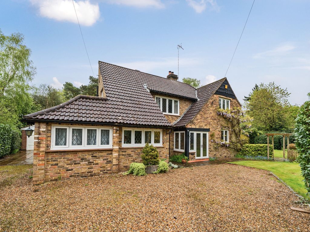 4 bed detached house for sale in Fulmer Common Road, Iver SL0, £