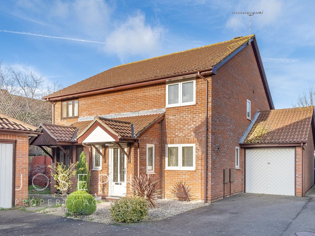 3 bed semidetached house for sale in Broke Hall Gardens, Ipswich IP3