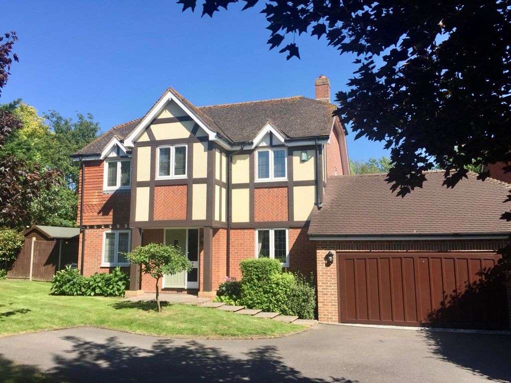 5 bed detached house for sale in Jersey Close, Kennington, Ashford TN24