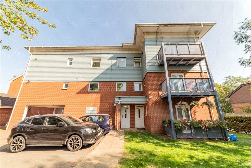 2 bed flat for sale in Wraysbury Drive, Yiewsley, West Drayton UB7, £