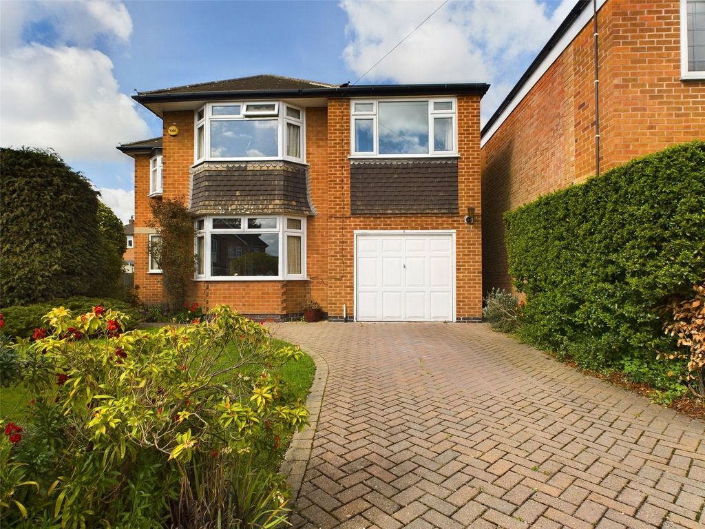4 bed detached house for sale in Oakfield Close, Wollaton