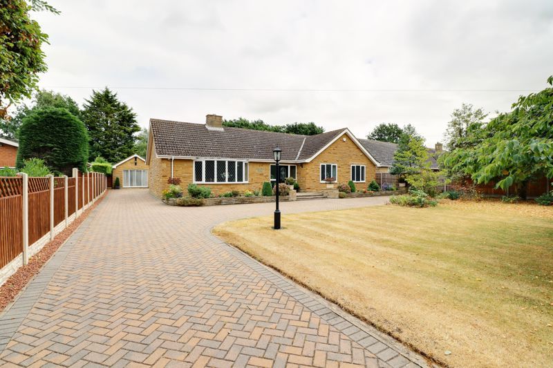 4 bed detached bungalow for sale in Epworth Road, Haxey, Doncaster DN9