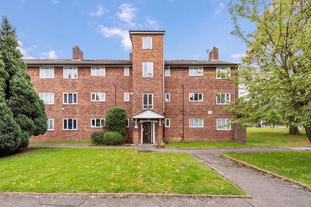 1 bed flat for sale in Lilleshall Road, Morden SM4, £180,000 Zoopla